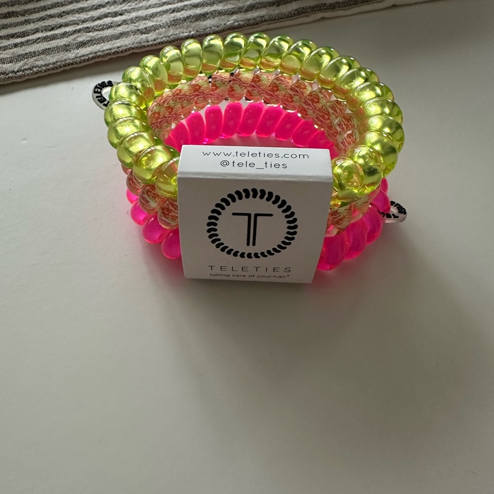 Stylish Head Accessory Collection - Picture 2 of 16
